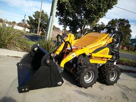 Mini digger mini loader 23HP Kohler engine Triple pump system twin lever control - picture0' - Click to enlarge