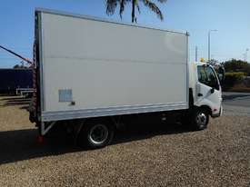 2011 Hino 717 3 Pallet Chiller - picture2' - Click to enlarge