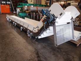Incline Plastic Bucket Conveyor - picture0' - Click to enlarge