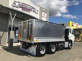 UD GW460 TIPPER - picture2' - Click to enlarge