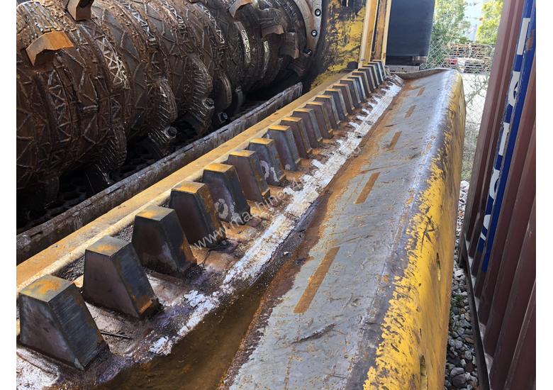 caption 2015 Tana Shark Shredder 440DT