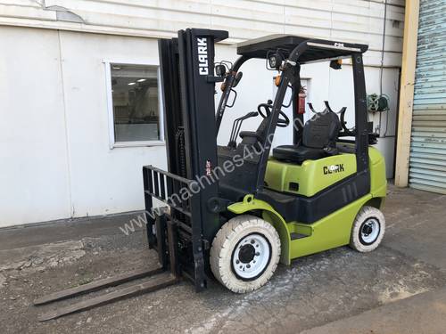 CLARK C25L - 2.5t LPG Counterbalance Container Access Forklift - Hire