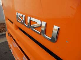 Isuzu NPR300 Cab chassis Truck - picture2' - Click to enlarge