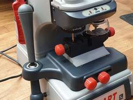 Key Cutting Machine - picture0' - Click to enlarge