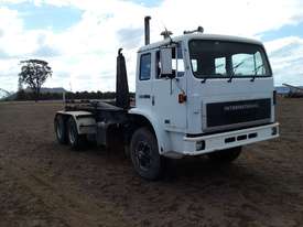 ACCO 2250D hook Truck - picture0' - Click to enlarge