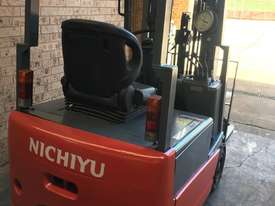 Nichiyu NICHIYU 1.8ton 3 Wheel Container Mast 2016 Battery Side Shift Low Hrs Like New - picture1' - Click to enlarge