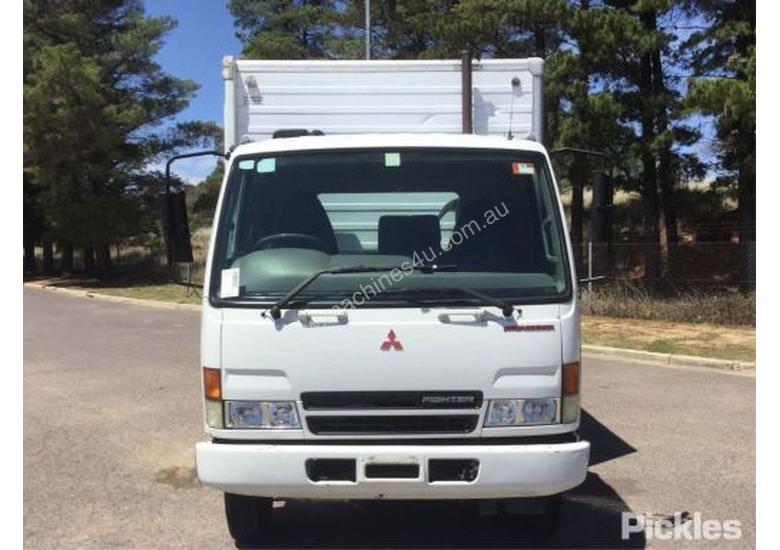 caption 2004 Mitsubishi Fighter FK600