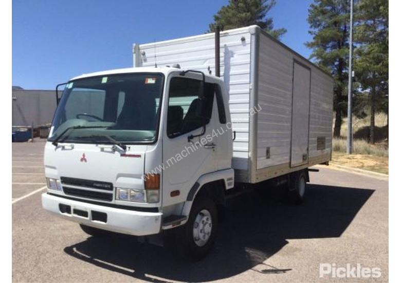caption 2004 Mitsubishi Fighter FK600