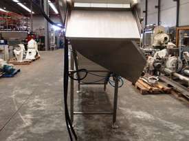 Incline Cleated Belt Conveyor, 4400mm L x 600mm W x 1900mm H - picture2' - Click to enlarge