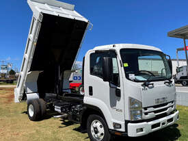 Isuzu FRR 107-210 Tipper Truck - picture4' - Click to enlarge