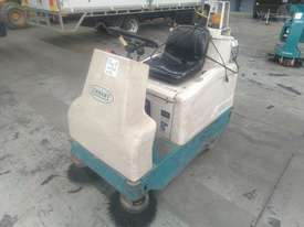 Tennant Floor Sweeper 6100 - picture0' - Click to enlarge