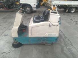 Tennant Floor Sweeper 6100 - picture1' - Click to enlarge