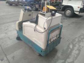 Tennant Floor Sweeper 6100 - picture2' - Click to enlarge