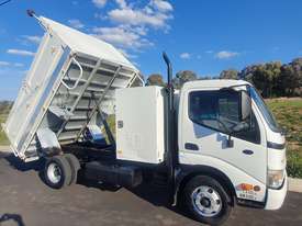 Hino Tipper Ex Govt - picture1' - Click to enlarge