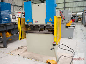 Ermaksan AP1270-35 NC Pressbrake. In good condition with light guards and tooling. - picture0' - Click to enlarge