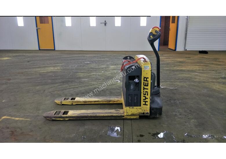caption 1.814 Battery Electric Pallet Truck
