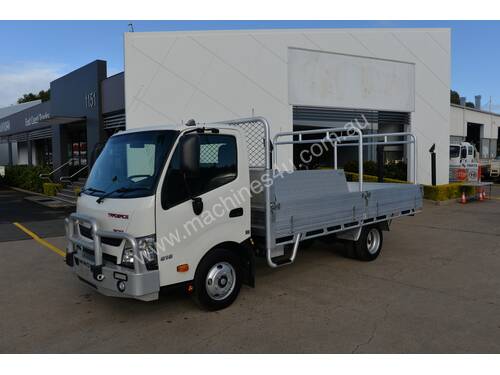 2017 HINO DUTRO 616 - Tray Truck - Service Trucks - Tray Top Drop Sides