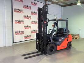 TOYOTA 8FG25 61595 LPG GAS FORKLIFT 4500 MM 2 STAGE   - picture1' - Click to enlarge