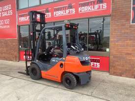 TOYOTA 8FG25 61595 LPG GAS FORKLIFT 4500 MM 2 STAGE   - picture2' - Click to enlarge