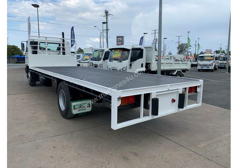 caption 2006 NISSAN UD PK 245 - Tray Truck