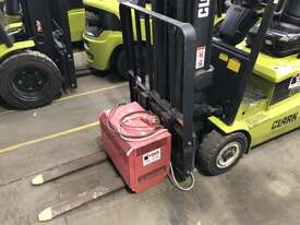 Highly Manoeuvrable 3 Wheel 1.8t Electric CLARK Forklift - picture2' - Click to enlarge