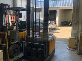 Walk behind Reach Stacker - picture2' - Click to enlarge