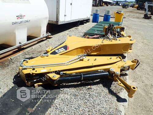 CATERPILLAR 432F BACKHOE MAIN BOOM ASSEMBLY (UNUSED)