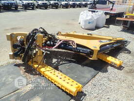 CATERPILLAR 432F BACKHOE MAIN BOOM ASSEMBLY (UNUSED) - picture1' - Click to enlarge