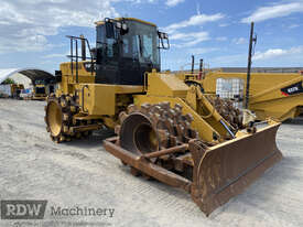 Caterpillar 815F2 compactor - picture1' - Click to enlarge