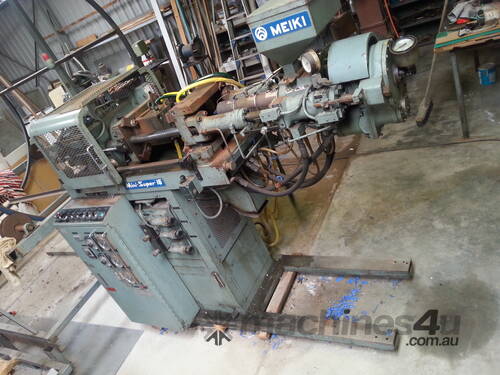 Small Injection Moulder (16T)