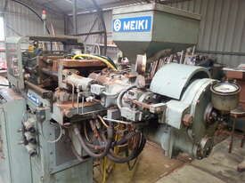 Small Injection Moulder (16T) - picture0' - Click to enlarge