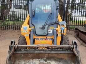 V1264  Used Mustang Skid Steer - picture0' - Click to enlarge