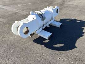 Unit Rig MT4400 - Rear Suspension Cylinder - picture1' - Click to enlarge