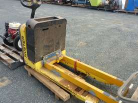 Hyster Electric Pallet Truck - picture0' - Click to enlarge