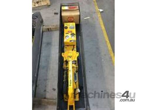 2014 Bremner Glass Equipment Glass Suction Lifter