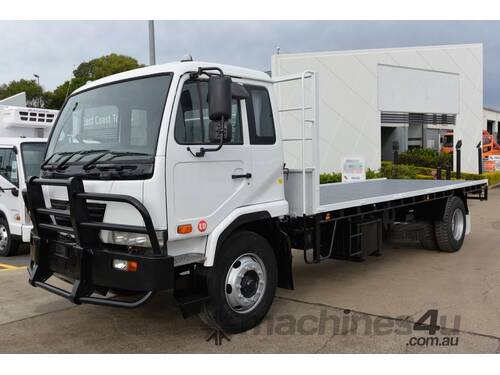 2010 NISSAN UD PK 9 - Tray Truck