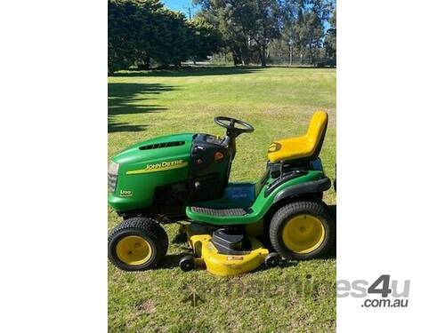 2004 John Deere L120 Lawn Garden Tractors