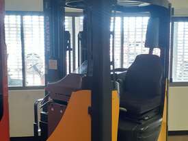 Komatsu High Reach truck for sale 2010 model 1600kg capacity 7500mm lift Height - picture1' - Click to enlarge
