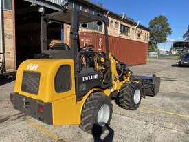2022 New Arrival! UHI 810T Telescopic Articulated Mini Loader 900kg loading capacity, Kubota 25HP - picture2' - Click to enlarge