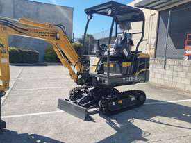 Yuchai YC15-8 Mini Excavator + Trailer Drive Away - picture2' - Click to enlarge