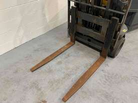 2t Aisle-Master Articulated Forklift - picture2' - Click to enlarge