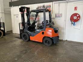 TOYOTA 8FG25 S/N 40319 2.5 TON 2500 KG CAPACITY LPG GAS FORKLIFT 3700 MM 2 STAGE MAST  - picture0' - Click to enlarge