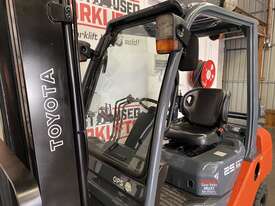 TOYOTA 8FG25 S/N 40319 2.5 TON 2500 KG CAPACITY LPG GAS FORKLIFT 3700 MM 2 STAGE MAST  - picture1' - Click to enlarge