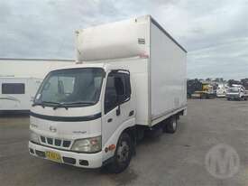 Hino Dutro - picture1' - Click to enlarge