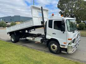 Truck Tipper UD PK16280 Condor 2012 280HP 124327km SN1406 DE10417 - picture0' - Click to enlarge