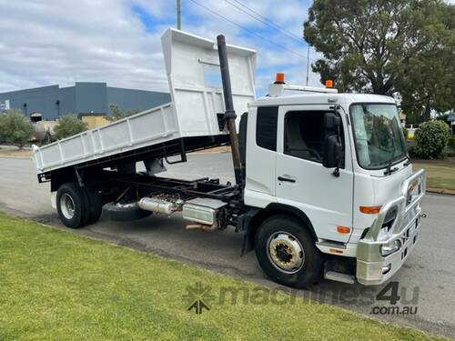 Truck Tipper UD PK16280 Condor 2012 280HP 124327km SN1406 DE10417