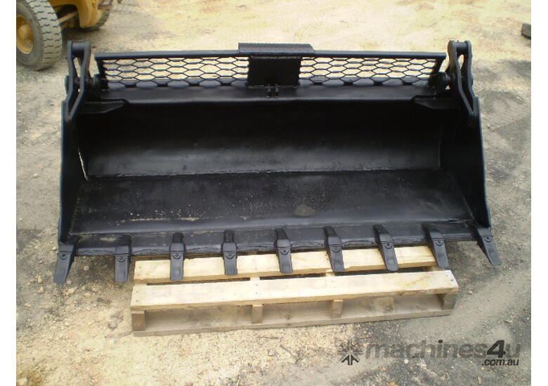 New Bobcat 4 in 1 Bucket Skidsteer Bobcat NEW Skid Steer Buckets in