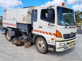 Hino GD1J - picture0' - Click to enlarge