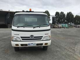 Hino 300 - picture0' - Click to enlarge