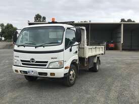 Hino 300 - picture1' - Click to enlarge